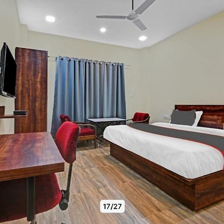 לקנאו Hotel Manorama Inn מראה חיצוני תמונה