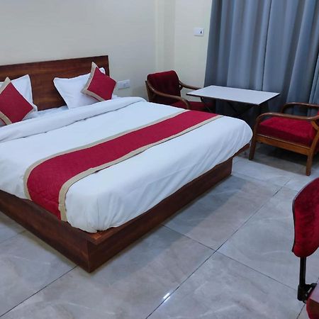 לקנאו Hotel Manorama Inn מראה חיצוני תמונה