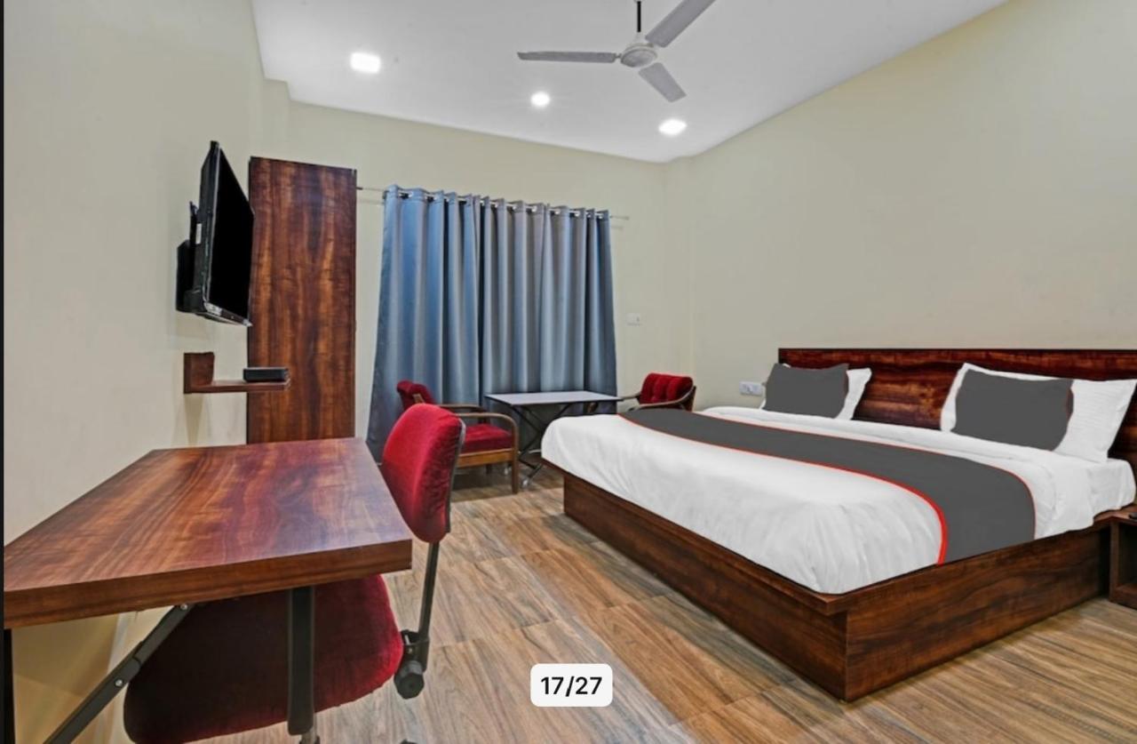 לקנאו Hotel Manorama Inn מראה חיצוני תמונה