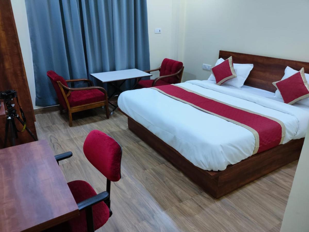 לקנאו Hotel Manorama Inn מראה חיצוני תמונה